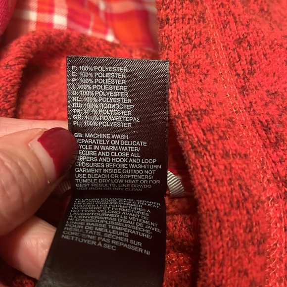 Like new The North Face pullover hoodie - Picture 9 of 16